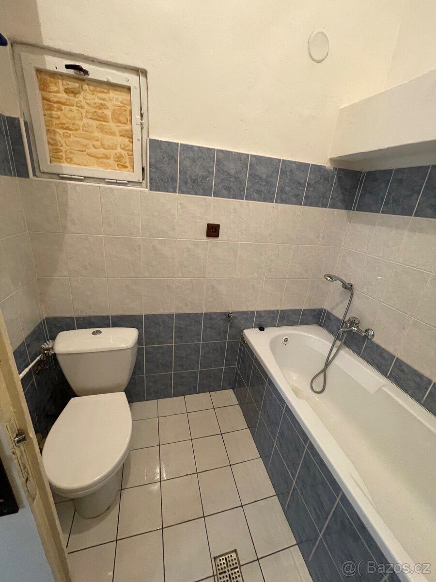 Pronajmu byt na náměstí ve Vimperku - 4