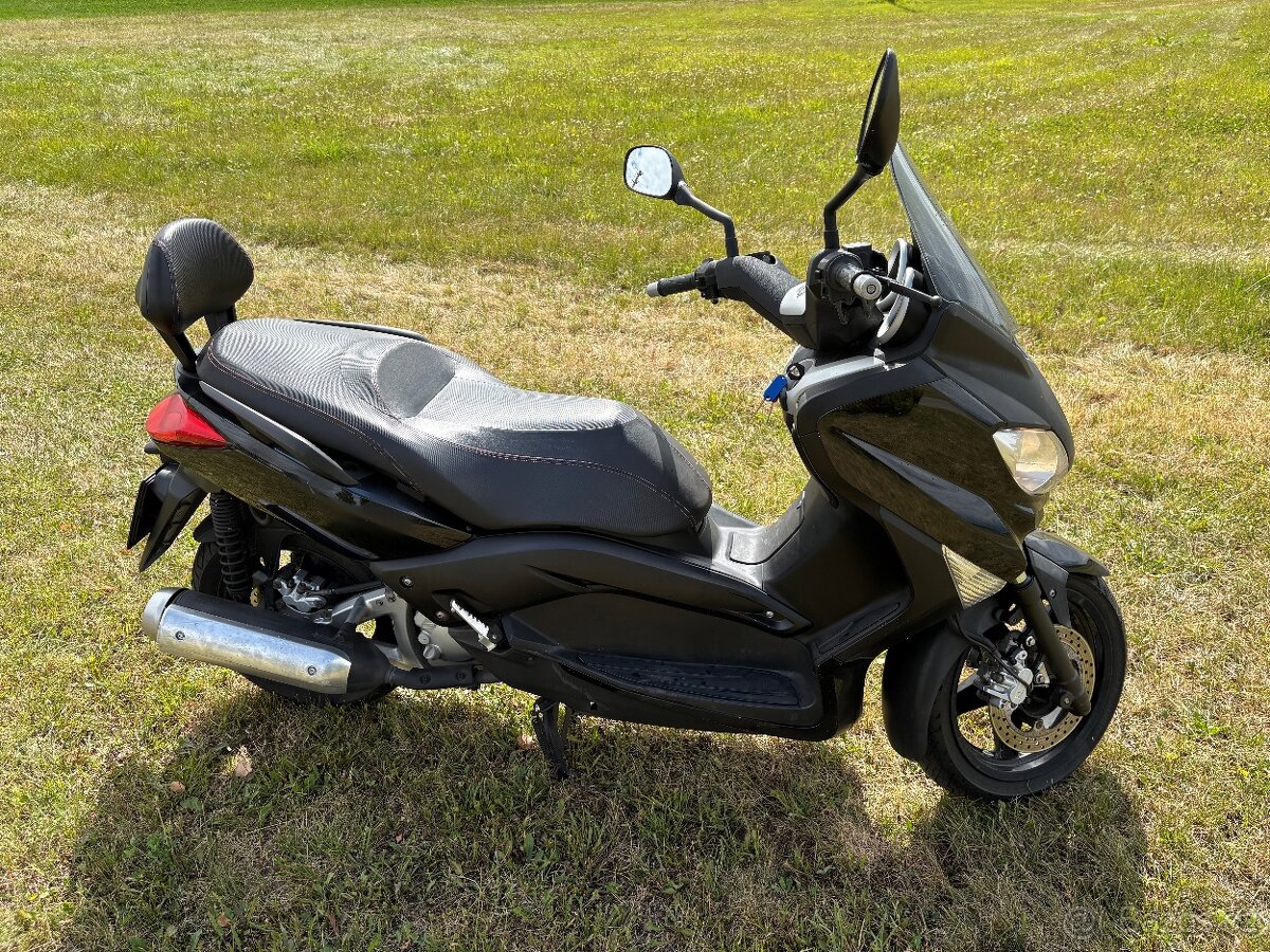 Skůtr yamaha xmax 250 - 4