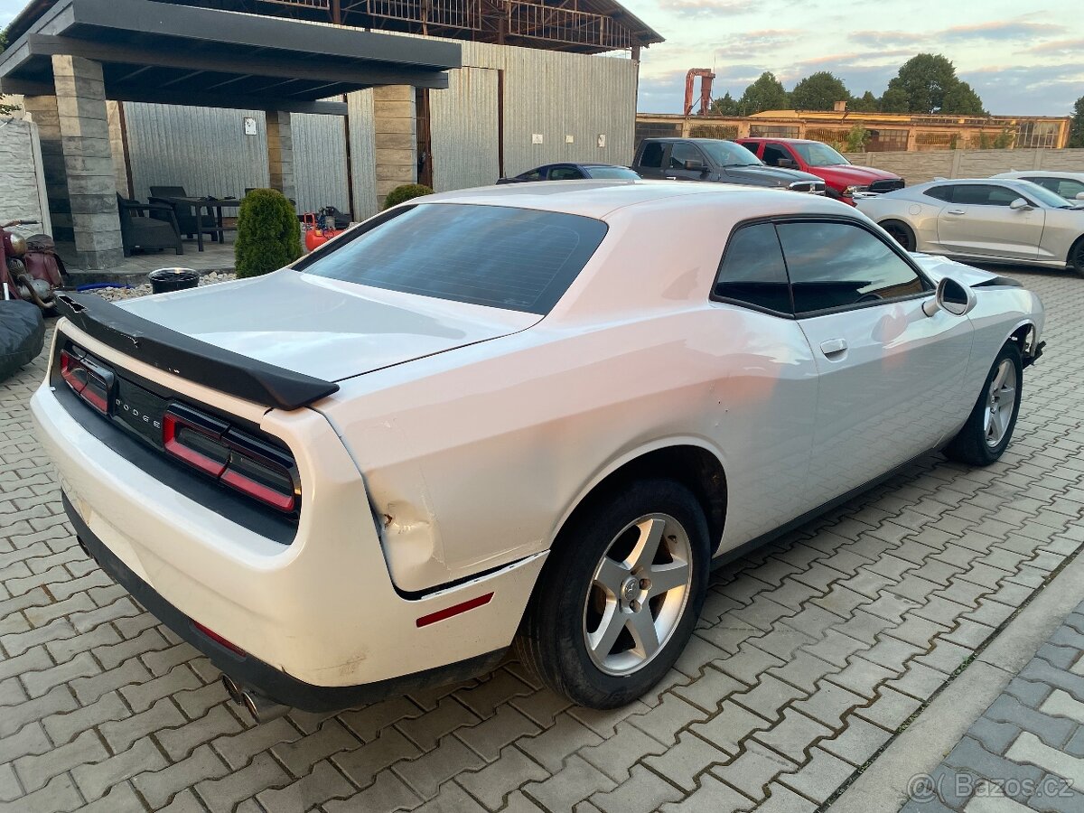 Dodge Challenger 3.6 V6 2017 lehce bourany - 4