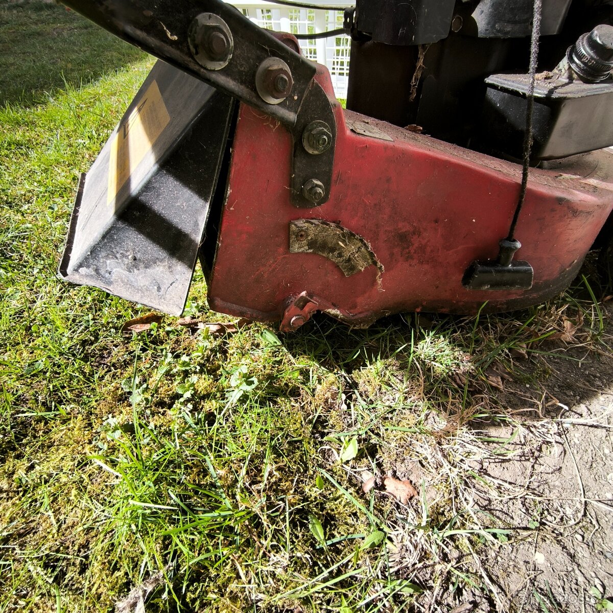 2× benzínová sekačka, ASIST + Mountfield (Briggs), na opravu - 4