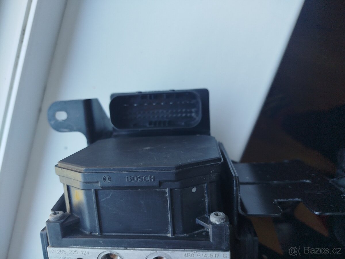 Predám ABS jednotku BOSCH 4B0 614 517 G (VW Passat B5.5 96 k - 4