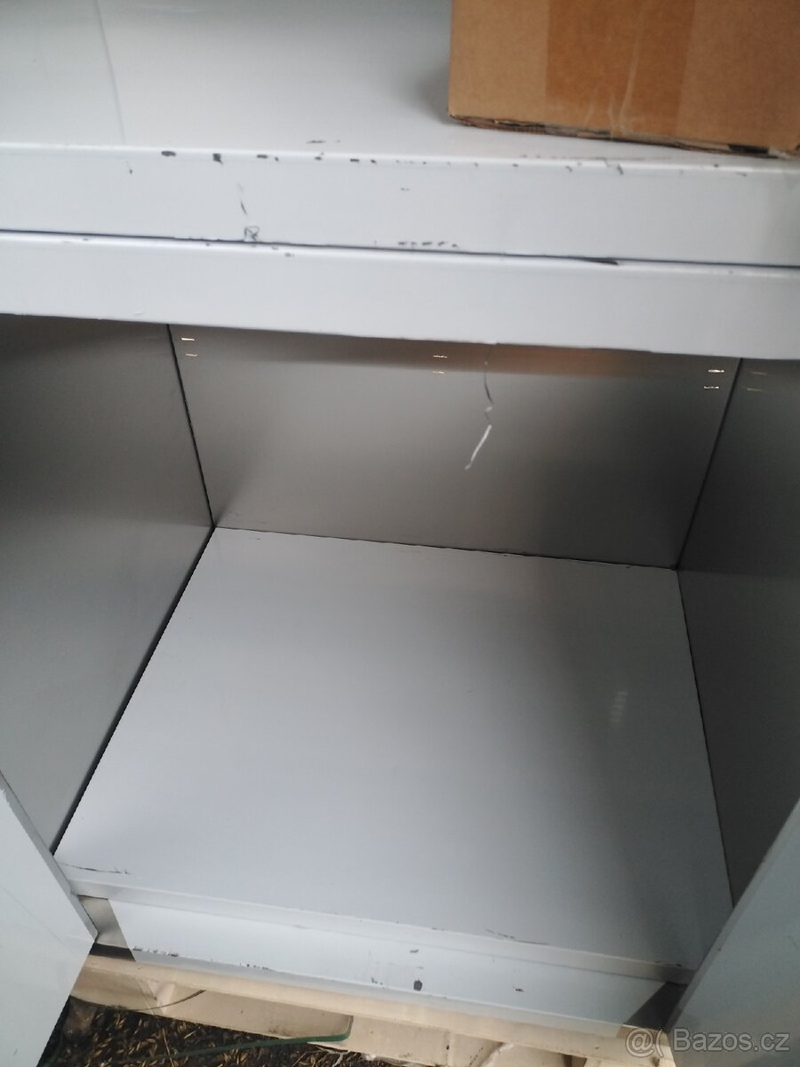 Skříň - 4