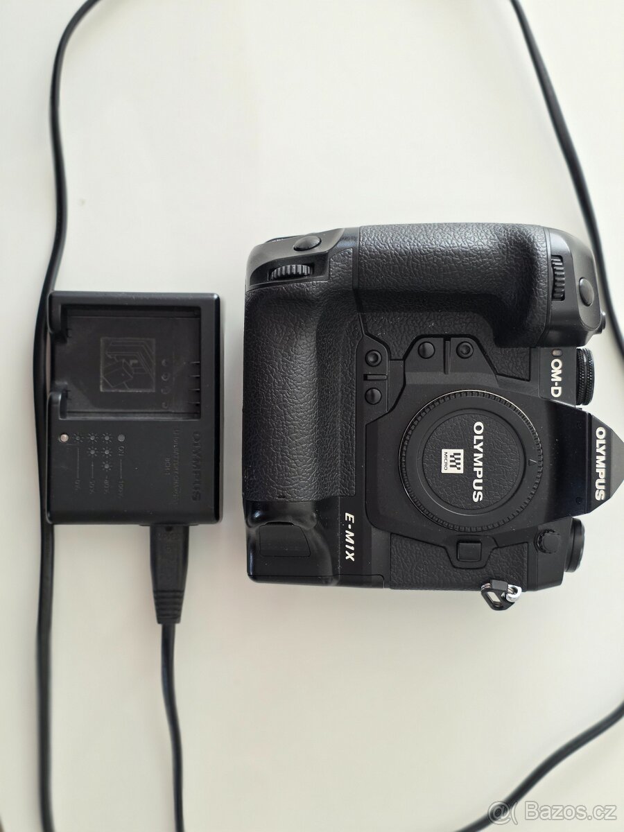 Olympus OM-D E-M1X tělo - 4
