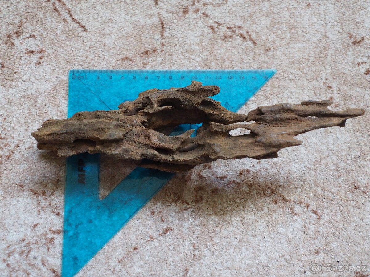 Akvarijní dekorace - děrované dřevo. - 4