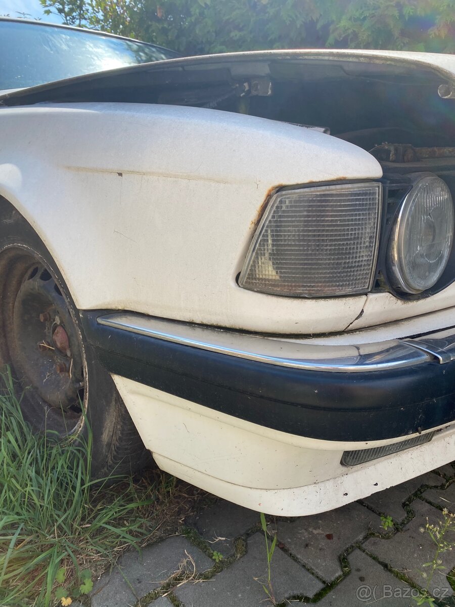 Bmw E32 přední světla + rámečky - 4