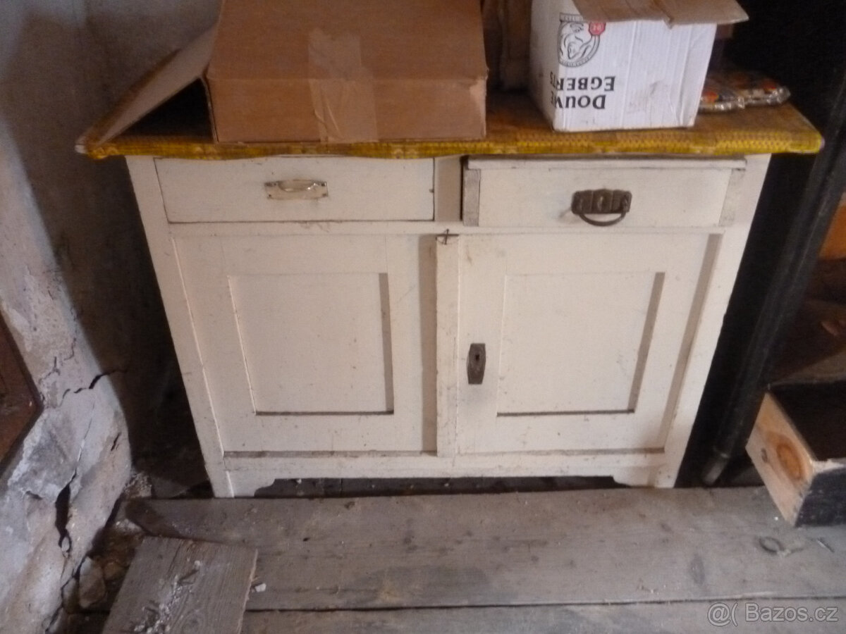 Stará dřevěná komoda / skříňka - 4
