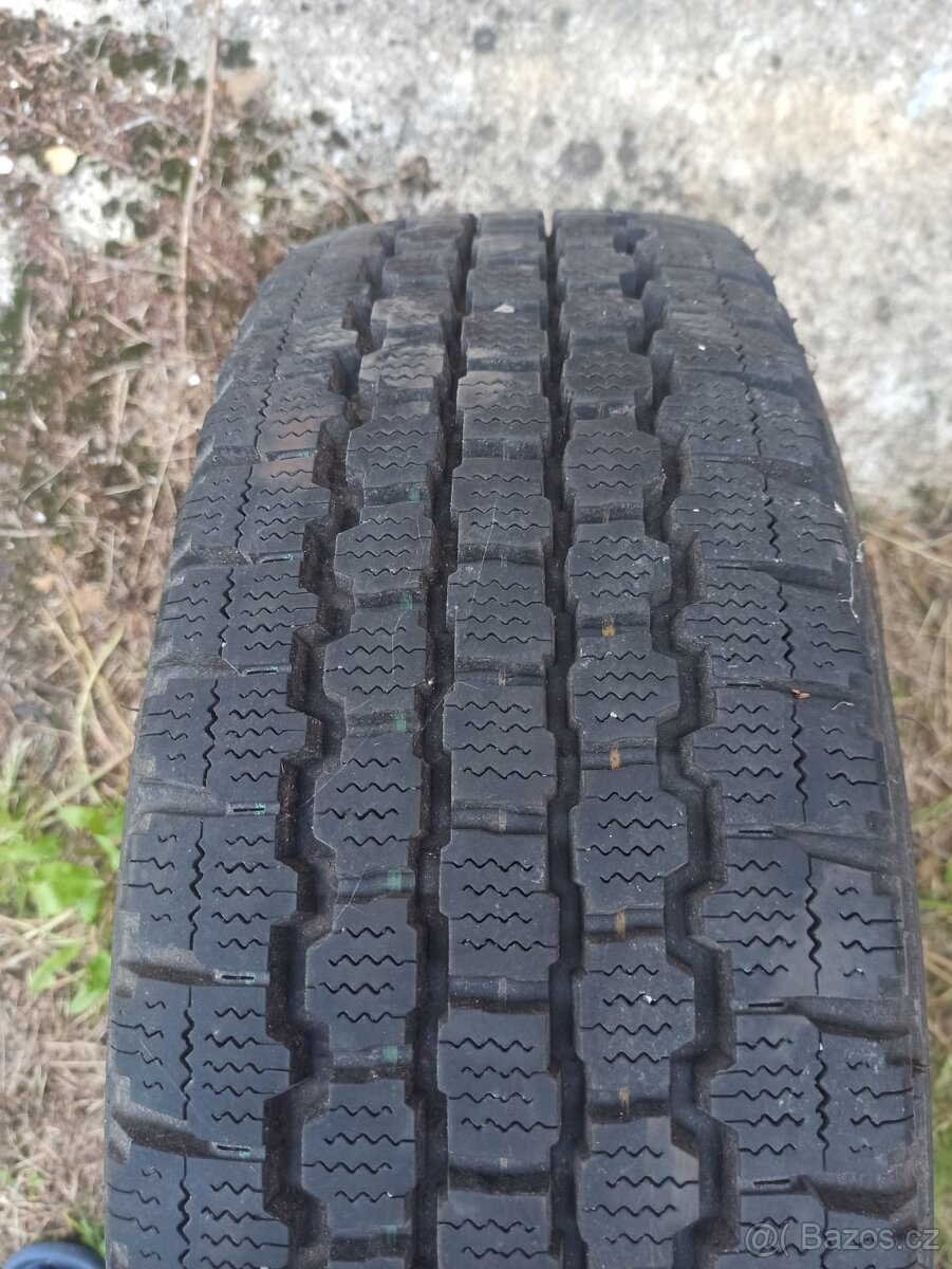 Bridgestone 215/70 R15 C, zimní - 4