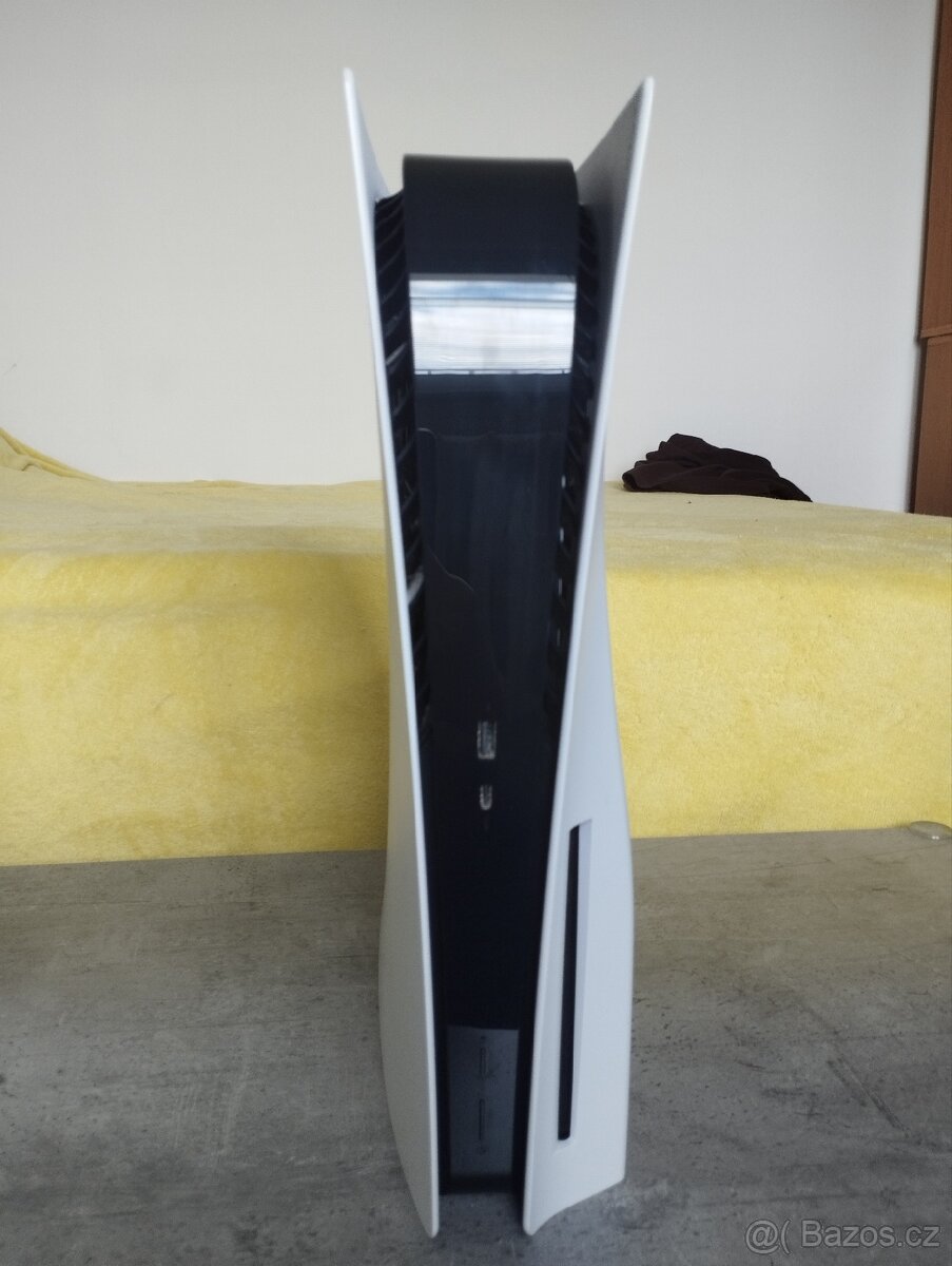 PlayStation 5 s mechanikou + hry PS4/PS5 - 4