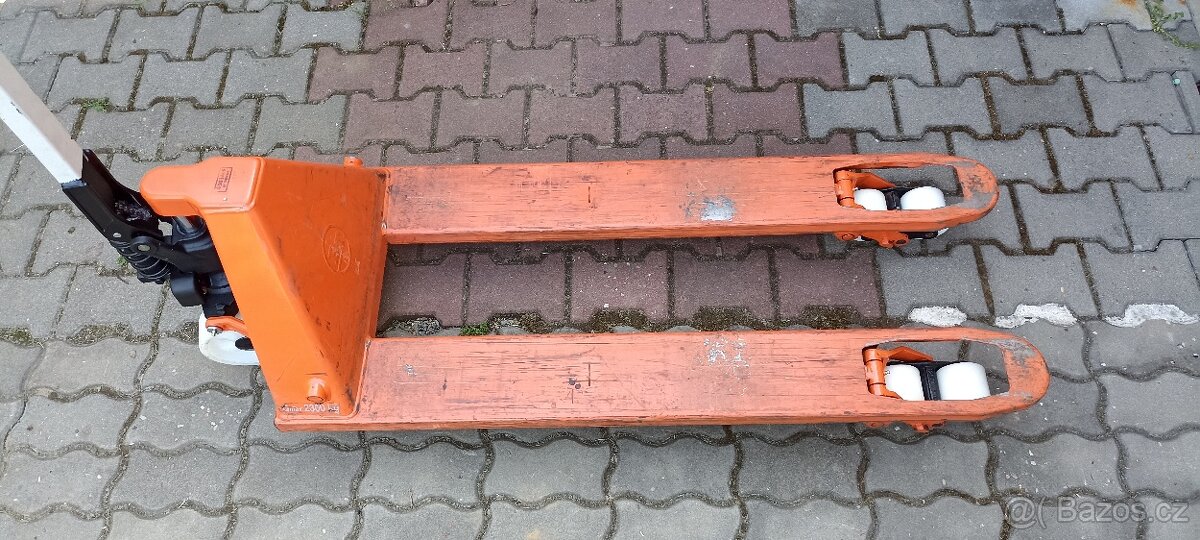 Ruční paletový zvedák BT - 4