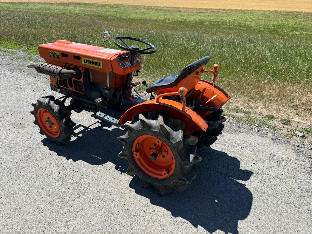 JAPONSKÝ MALOTRAKTOR KUBOTA B6001 4X4 - 4