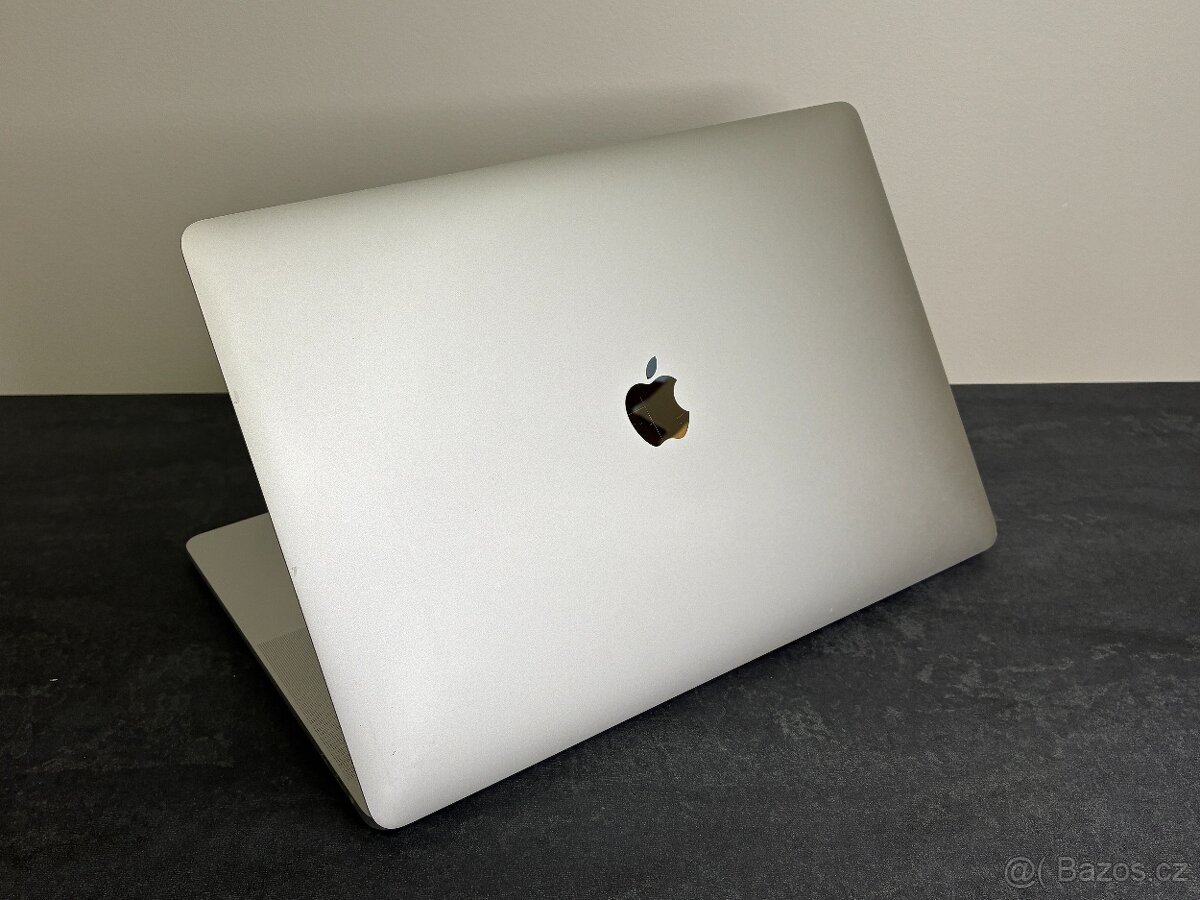 MacBook Pro 15'' 2018 / i7 / 16GB / 512GB SSD - DPH - 4