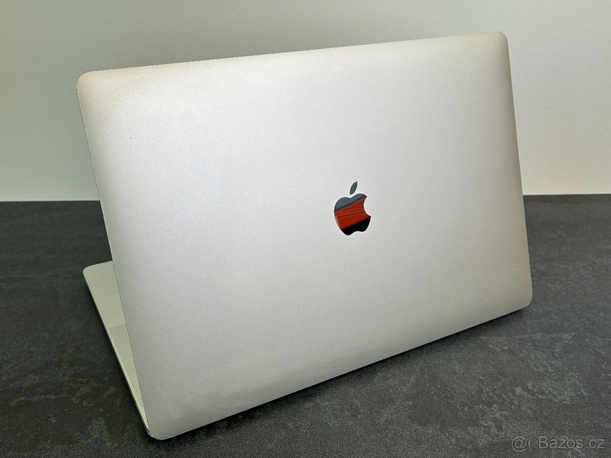 MacBook Pro 15'' 2016 / i7 / 16GB / 512GB SSD - DPH - 4