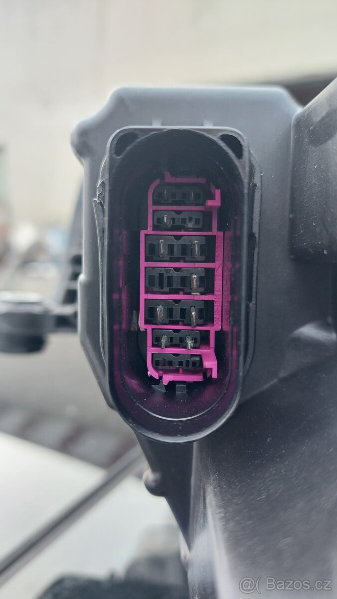 Superb III přední pravé světlo - 4