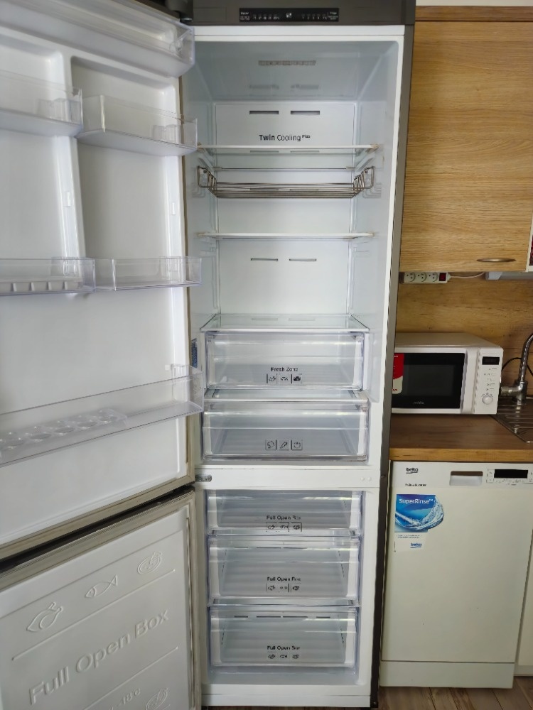 Lednička s mrazákem značky Samsung - 4