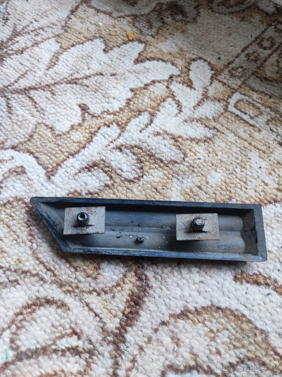 Skoda 130, 125 ; emblem 130 + lista pr.blatniku; emblem 125L - 4