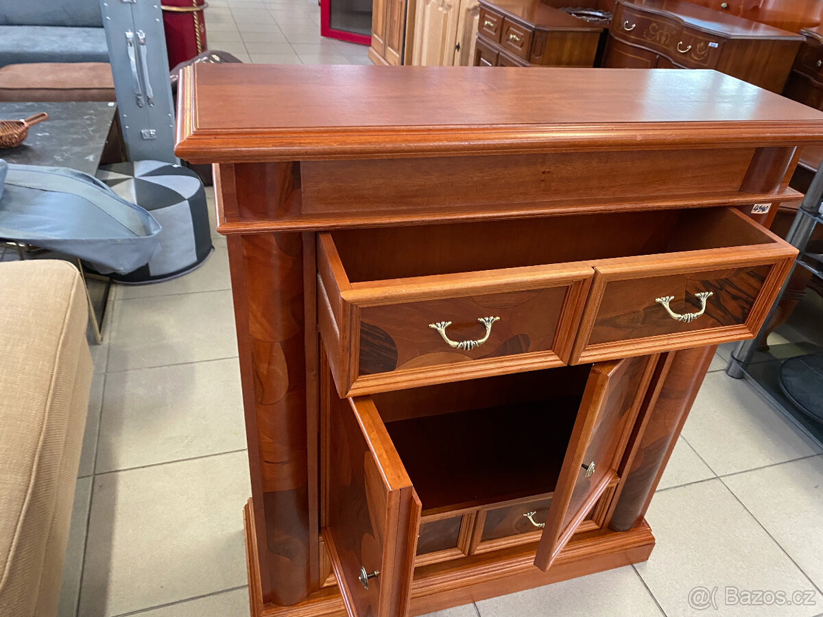 dřevěná komoda s dvířky a šuplíky - 4