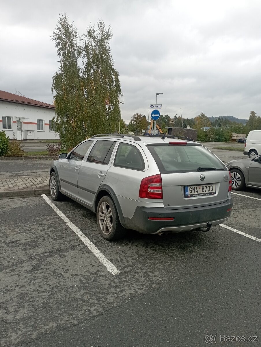 Škoda Octavia II Scout 2.0tdi - 4