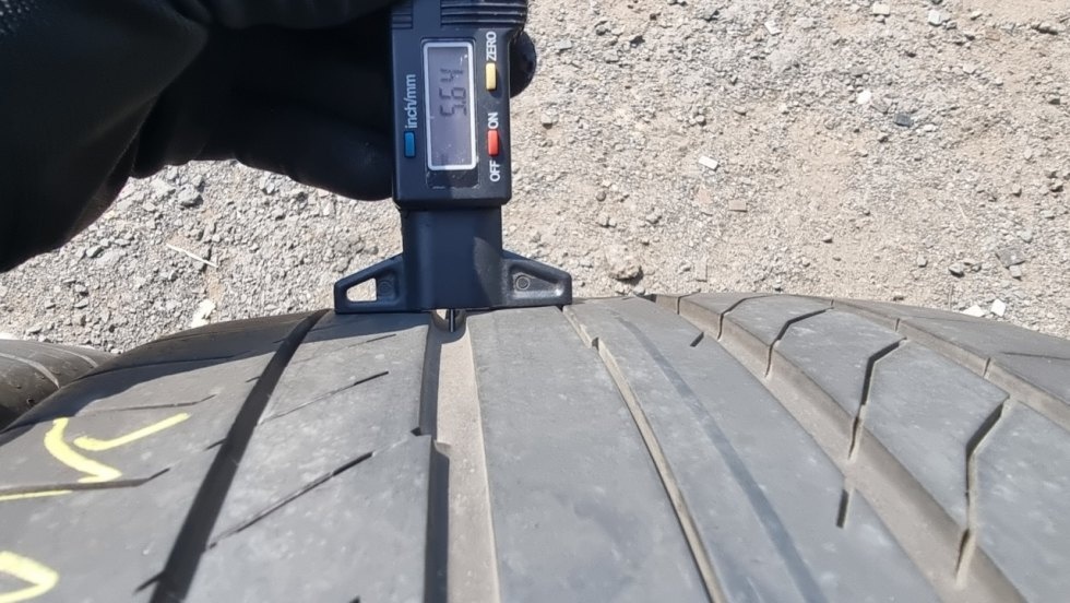 Letní pneu 255/35/19 Continental Run Flat - 4