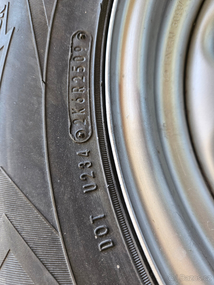 Sada disku 5x139,7mm s pneu 215/70/15 - Jimny - 4