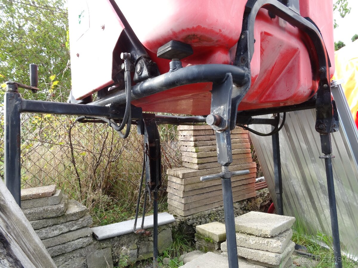 Sběrací nádstavba s hydraulickým vyklápěním do 2,2m - 4