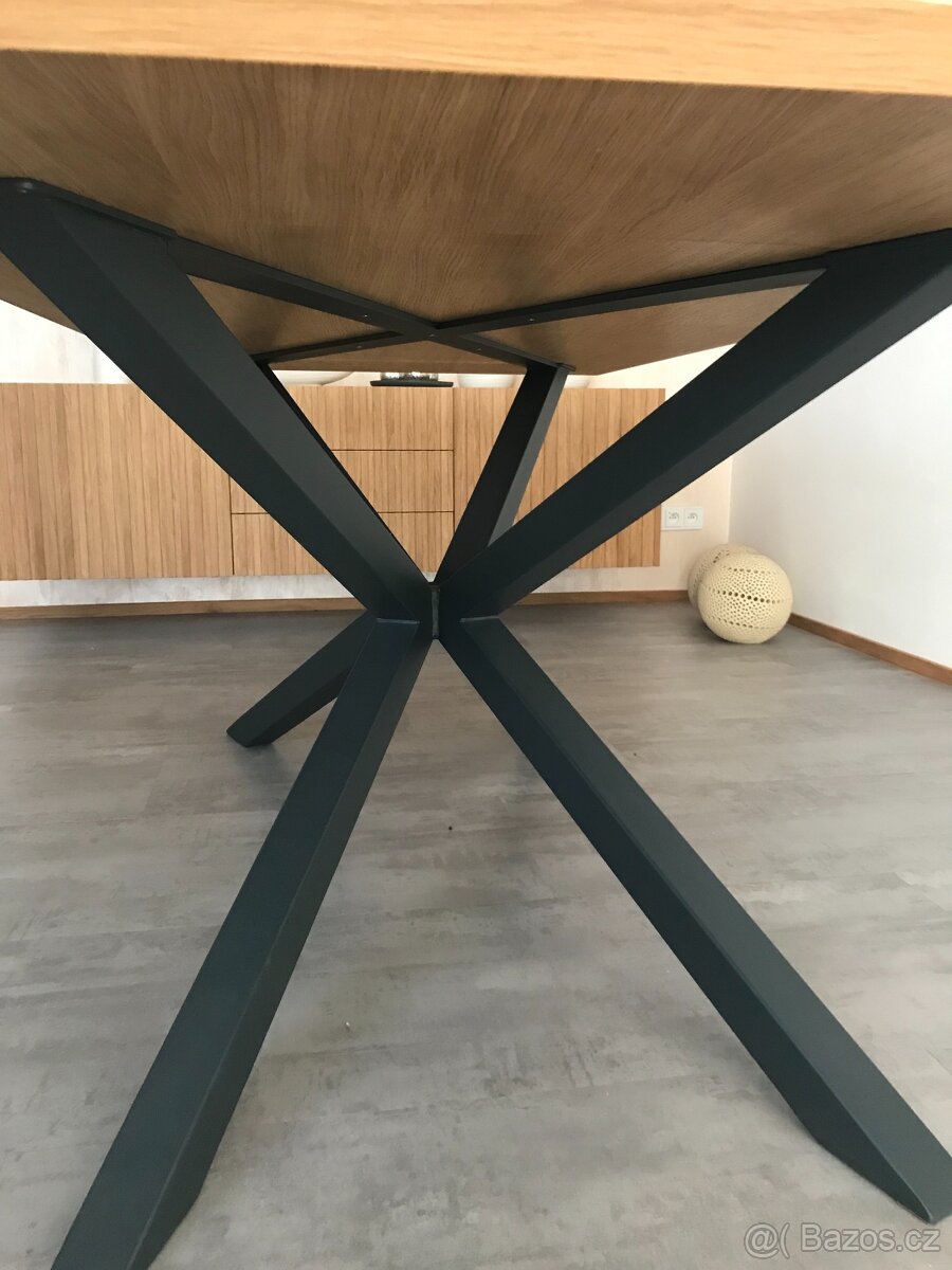 Jídelní stůl - 4