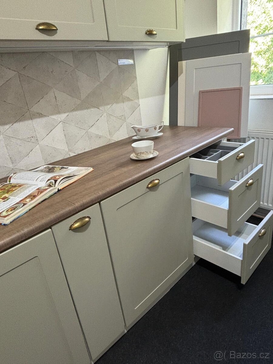 Moderní nepoužitá kuchyně NATALI krémová - 4
