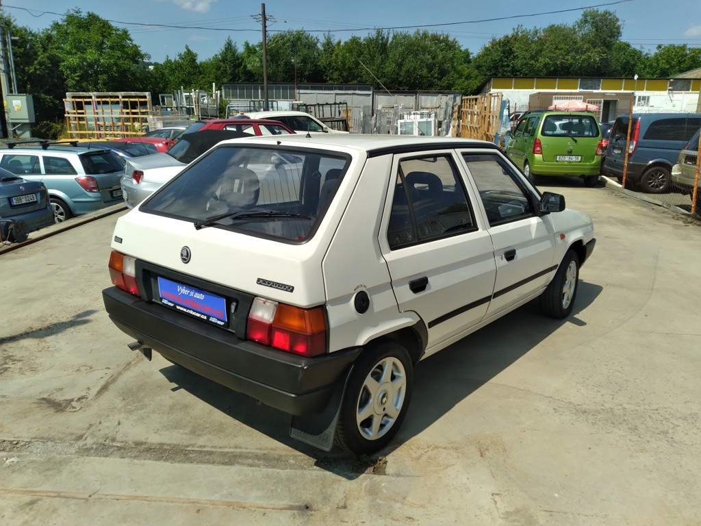 ŠKODA FAVORIT 135 - 4