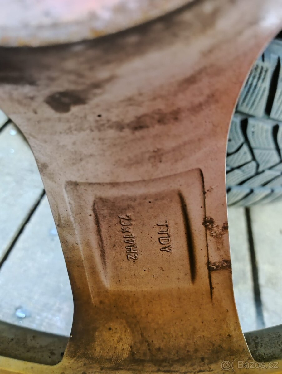 Kola Kia Stonic 1.4 73 Kw ráfek 6.5Jx17/ET49 - 4