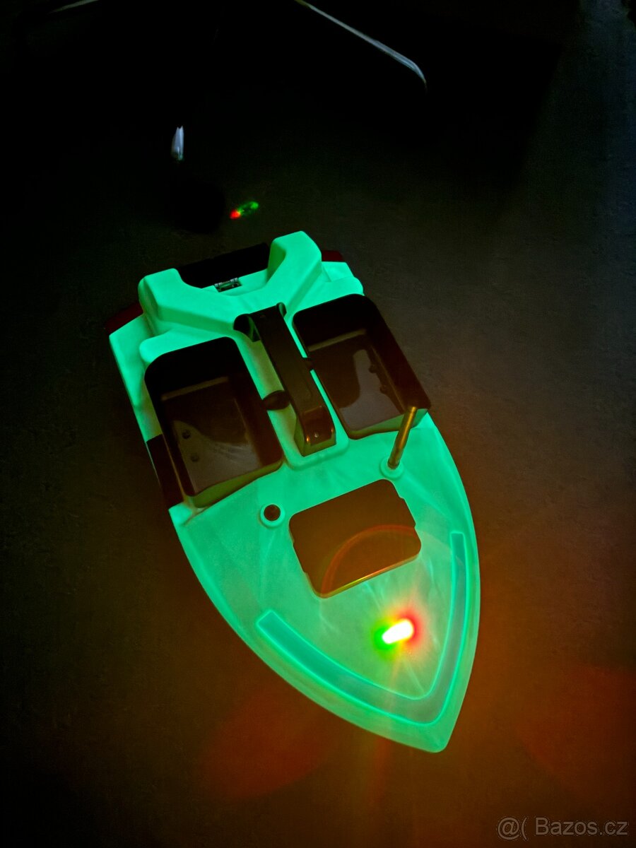 Tříkomora loďka s GPS s baterií 12000mAh včetně obalu - 4