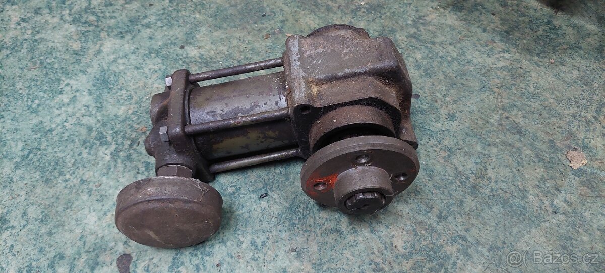 Přídavný kompresor TATRA 805 - 4