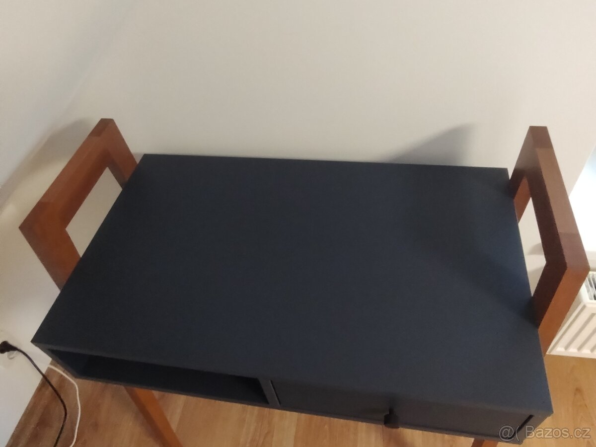 Designový kosmetický stolek - 4