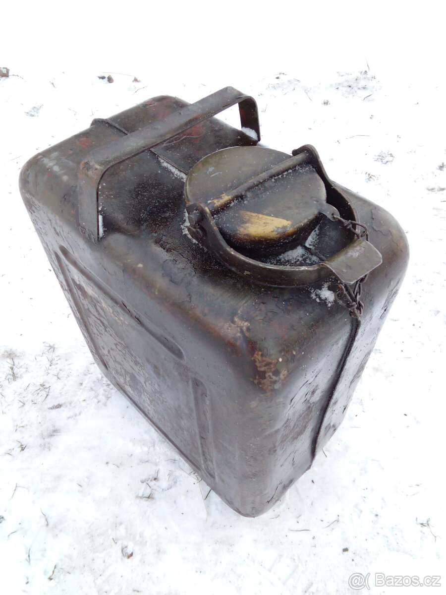 Starý zajímavý kanystr - 4