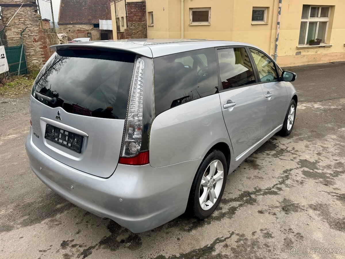 Mitsubishi Grandis, 2.4i 121kW.Klima.7míst - 4