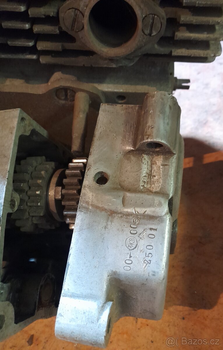 silniční závodní motor MS 250 ccm - 4