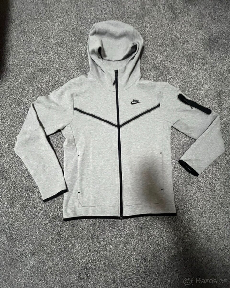 Šedá mikina značky Nike Tech Fleece - 4