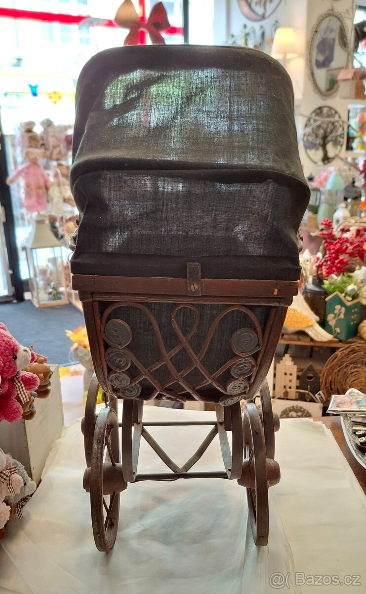 Vintage starý krásný kočárek na panenky - 4