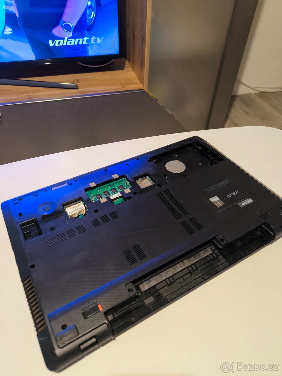 8. Asus F75V na dily - 4