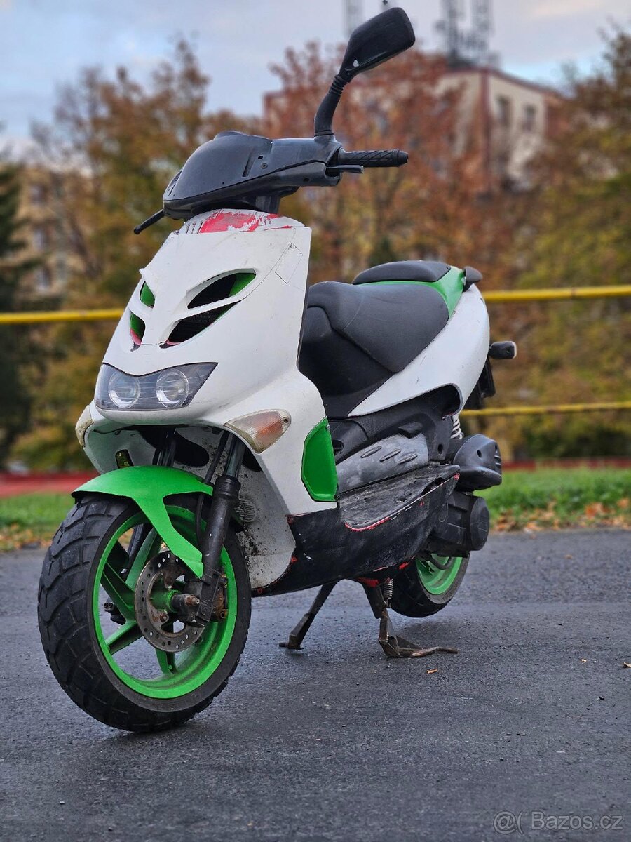 Aprilia SR 50 DiTech - 4