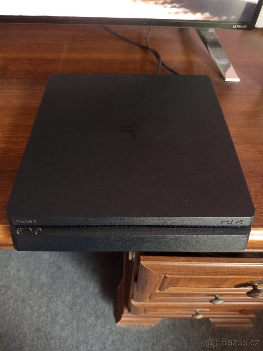 Prodám PS4 Slim 500gb - 4