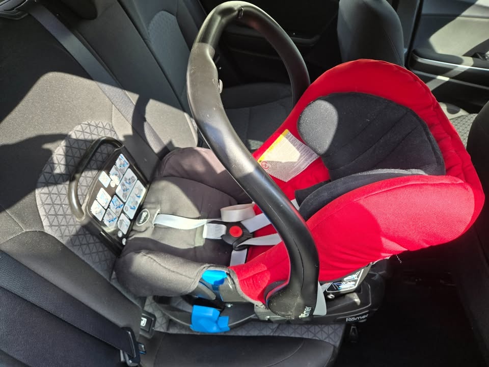 Dětská sedačka Britax Römer Baby + základna PC 5 000 Kč - 4