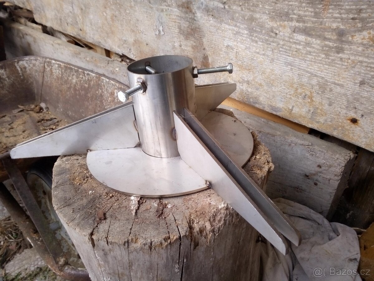 Stojan na vánoční stromek,nový,nerezový-průměr díry 8,5 - 4