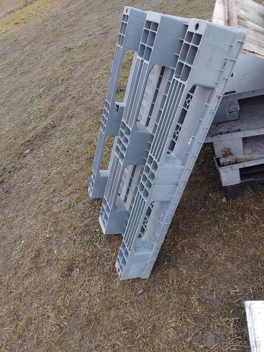 Prodám plastové palety - 4