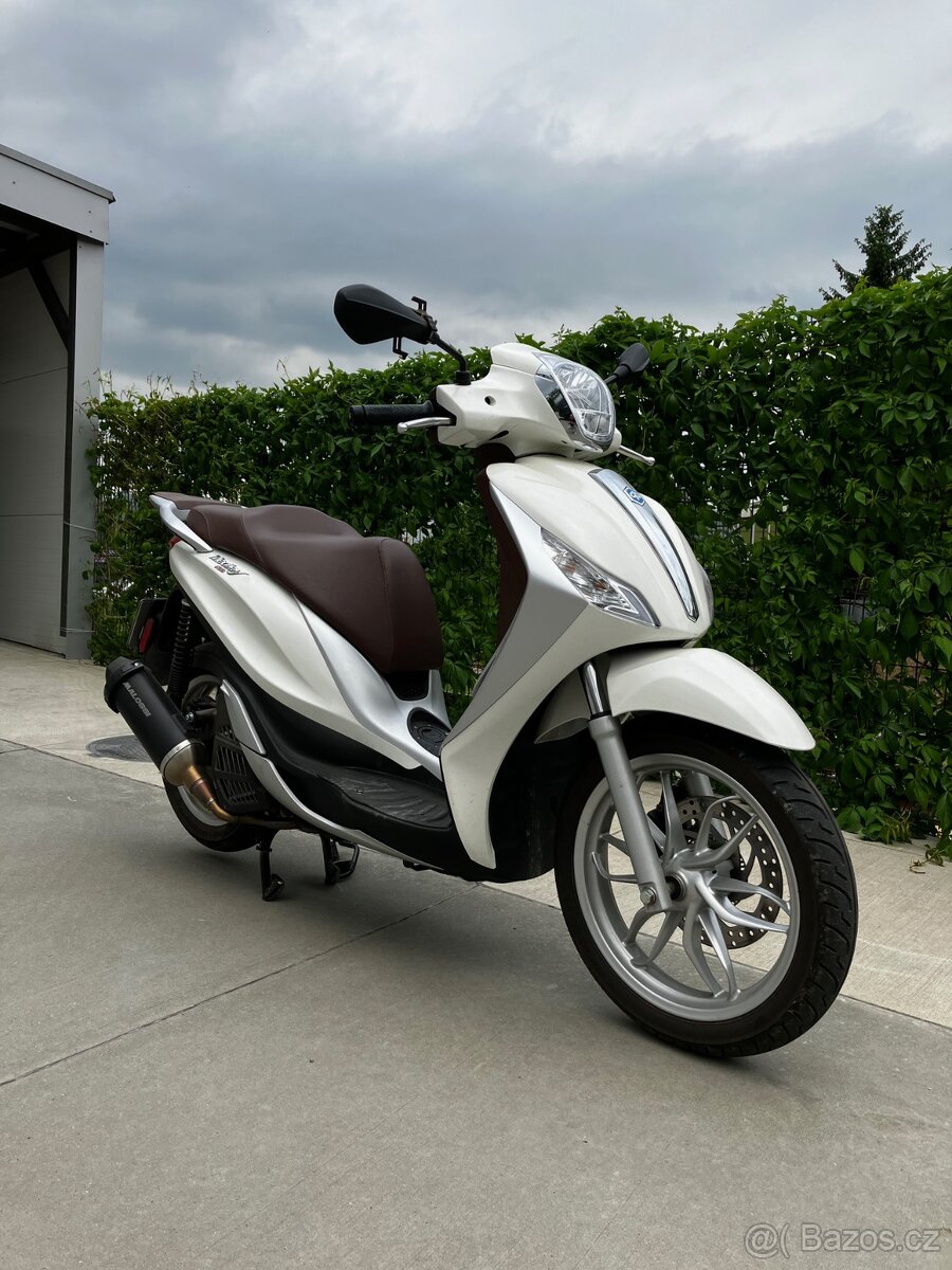 Skútr Piaggio Medley 150 - 4