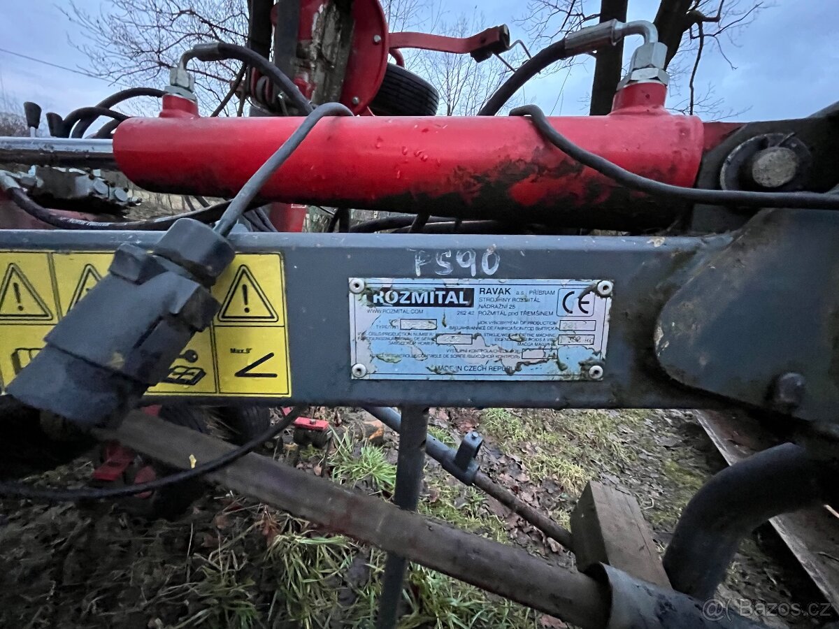 Obraceč sena 9 m - 4