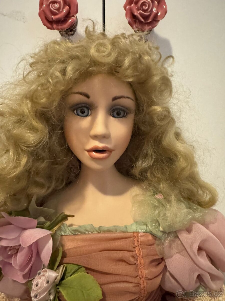 Sběratelská značená porcelánová panenka - 4