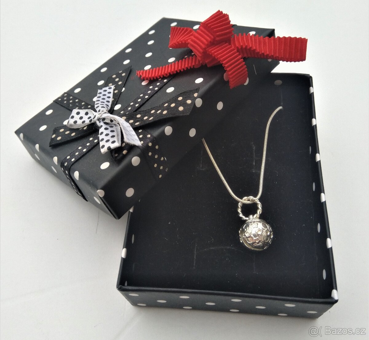 KRÁSNÝ DÁREK - Dámský řetízek se 4 různými přívěsky - 4