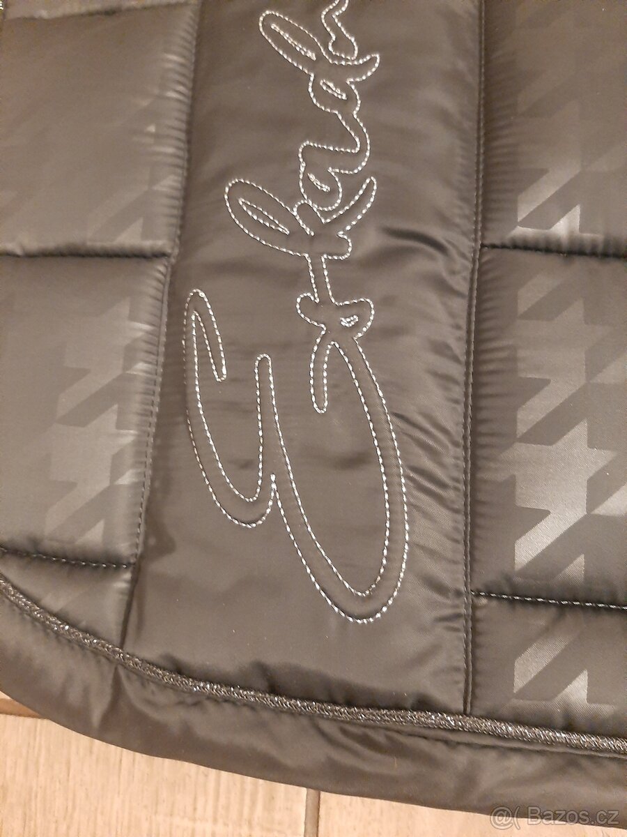 Eskadron sede podsedlovky - 4