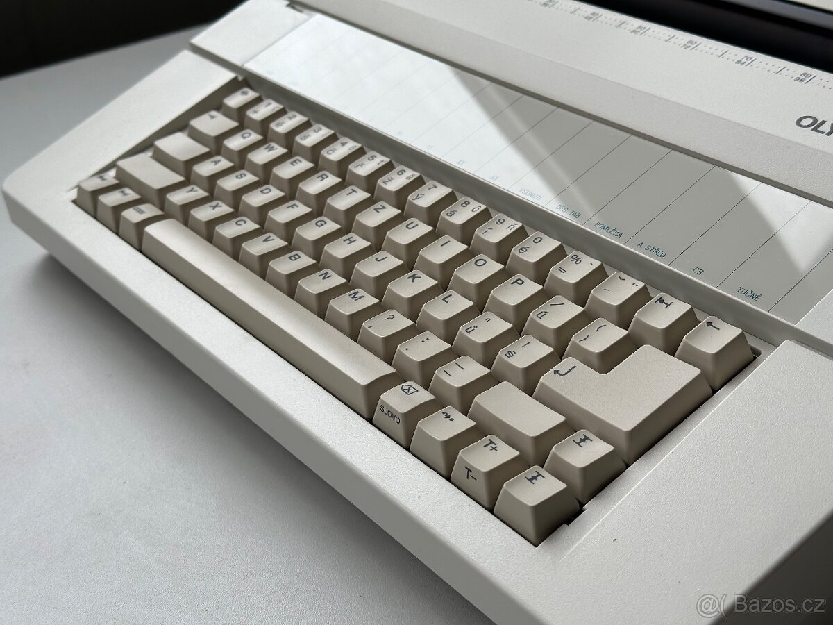 Elektrický psací stroj Olympia Carrera II - 4