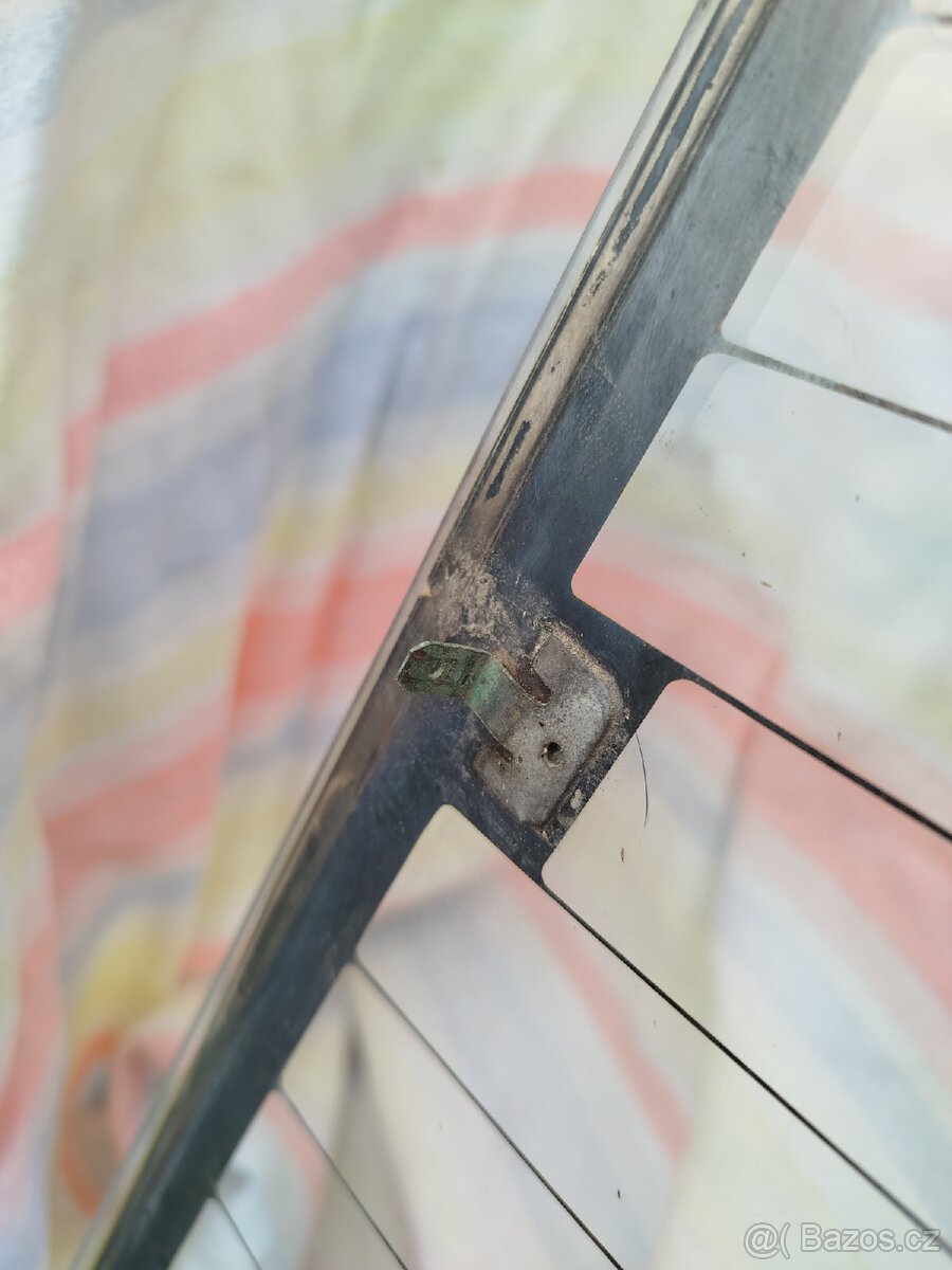 Škoda Felicie sklo kufru - 4