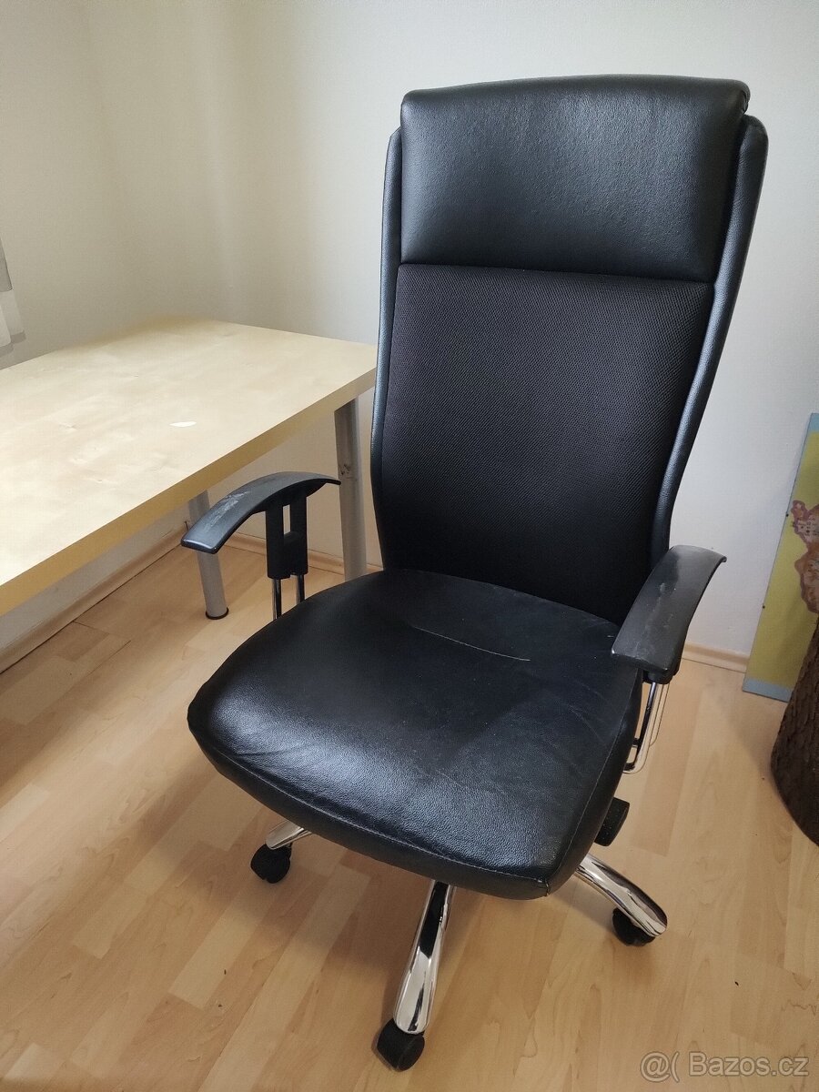 STOLEK IKEA PSACÍ - PC. 4.800,- - 4